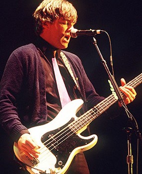 Mantan Bassis Weezer Sudah Prediksi Kematiannya Lewat Twitter