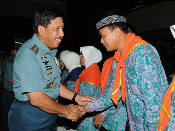 Panglima TNI Lepas Calon Haji Keluarga Besar TNI