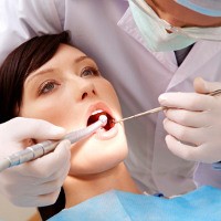 6 Tanda Orang Perlu Mencari Dokter Gigi Baru