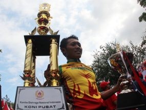 Bambang Suryadi Dapat Titel Pelipur Lara