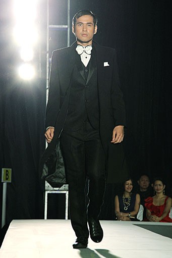 Valentino Napitupulu The Touch of Art. IPMI Trend Show 2012 at Plaza Bapindo. Jakarta. [Foto: Mohammad Abduh/Wolipop]