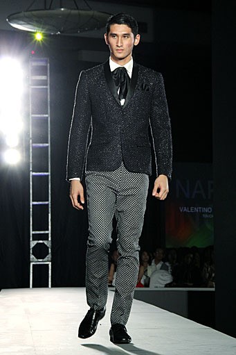 Valentino Napitupulu The Touch of Art. IPMI Trend Show 2012 at Plaza Bapindo. Jakarta. [Foto: Mohammad Abduh/Wolipop]