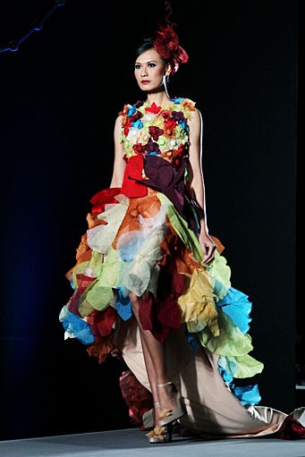 Valentino Napitupulu The Touch of Art. IPMI Trend Show 2012 at Plaza Bapindo. Jakarta. [Foto: Mohammad Abduh/Wolipop]