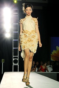 Valentino Napitupulu The Touch of Art. IPMI Trend Show 2012 at Plaza Bapindo. Jakarta. [Foto: Mohammad Abduh/Wolipop]