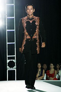 Valentino Napitupulu The Touch of Art. IPMI Trend Show 2012 at Plaza Bapindo. Jakarta. [Foto: Mohammad Abduh/Wolipop]