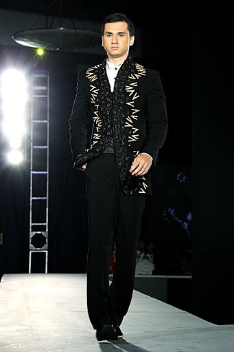 Valentino Napitupulu The Touch of Art. IPMI Trend Show 2012 at Plaza Bapindo. Jakarta. [Foto: Mohammad Abduh/Wolipop]