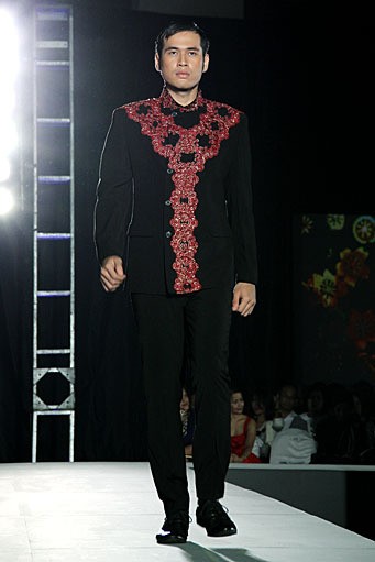 Valentino Napitupulu The Touch of Art. IPMI Trend Show 2012 at Plaza Bapindo. Jakarta. [Foto: Mohammad Abduh/Wolipop]