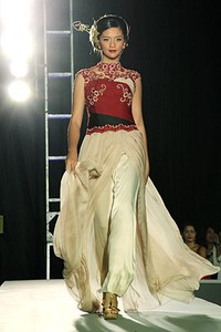 Valentino Napitupulu The Touch of Art. IPMI Trend Show 2012 at Plaza Bapindo. Jakarta. [Foto: Mohammad Abduh/Wolipop]