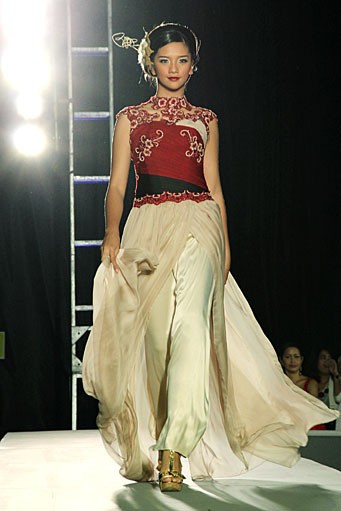 Valentino Napitupulu The Touch of Art. IPMI Trend Show 2012 at Plaza Bapindo. Jakarta. [Foto: Mohammad Abduh/Wolipop]