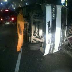 Truk Terbalik, Tol Pancoran Macet Hingga Cawang