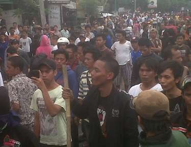 Tawuran Pecah di Jl Arjuna Utara, Lalin Tol Tomang Tersendat