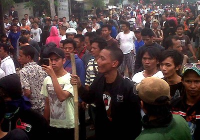 Dua Kelompok Massa Tawuran di Kebon Jeruk
