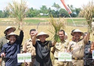 Hatta: Tiap Jengkal Tanah Terlantar untuk Petani