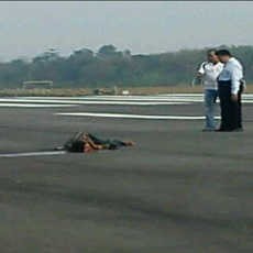 Protes Angkasa Pura I, Mahasiswa Sinjai Sandera Taksi Bandara