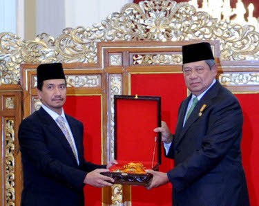 SBY Anugerahkan Bintang Kehormatan untuk Raja Malaysia