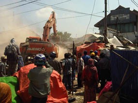 Pembongkaran Pasar Babat Diwarnai Kericuhan