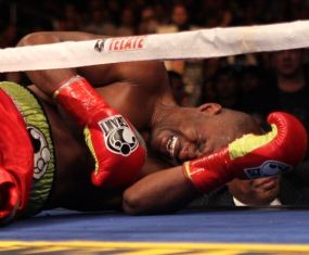Kontroversial, Hopkins Tumbang di Ronde Kedua