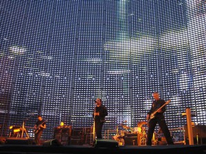 U2 Akan Dokumentasikan Tur 360 dengan Sebuah Buku