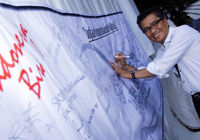 Artis Dukung Sea Games 2011