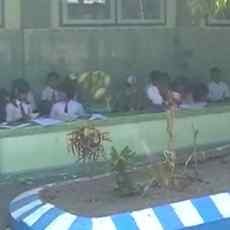 Siswa SD UTS di Teras Gara-gara Asap Pembakaran Lahan Tebu