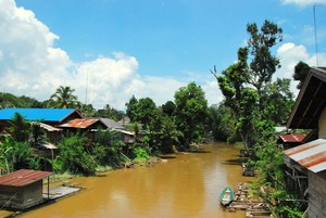 Terguncang-guncang Mencari Perkampungan Dayak