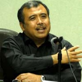 Patrialis Tinggalkan Kemenkum HAM Sambil Menangis