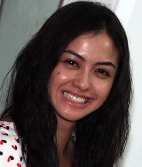 Keasyikan Syuting, Revalina S Temat Cuek Jerawatan