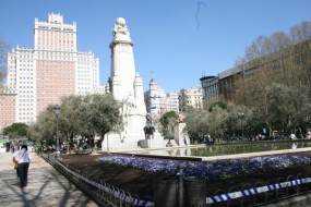 Moodys Turunkan Peringkat Spanyol Dua Tingkat