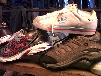 Pasar Sepatu Bekas di Nairobi, Kenya