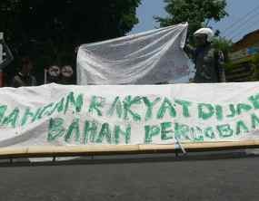 Mahasiswa Pasuruan Anggap Reshuffle Kabinet SBY-Boediono Lelucon