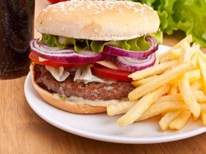 Junk Food Perburuk Kualitas Sperma