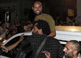 Gaya Putra Mahkota Khadafi Saat Kuliah S3 di London