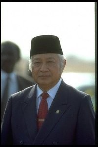 Time Rilis 15 Diktator Soekarno Soeharto