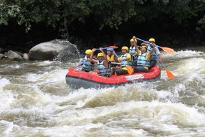 Arung Jeram di Sungai Alas dengan Guide Seorang Bule