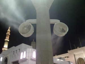 436 Kipas Angin Semprot di Pelataran Masjid Nabawi