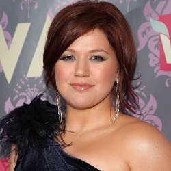 Kelly Clarkson Ingin Pukul Wajah Adele