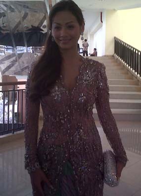 Ngidam Jadi Peragawati, Indah Kalalo Dilarang Suami