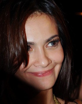 Jadi Host, Cut Tari Goda Pengusaha