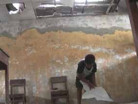 Atap dan Tembok Gedung SDN Karangrejo Ambruk 