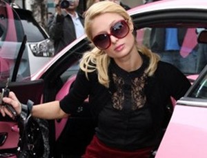Bentley Sebal Paris Hilton Mengecat Pink Mobilnya
