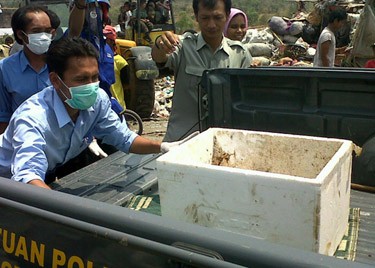 Mayat Bayi Dalam Kantong Ditemukan di TPA Sampah Cirebon