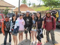 Ini dia para instruktur paralayang kita! Ini dia para instruktur paralayang kita!