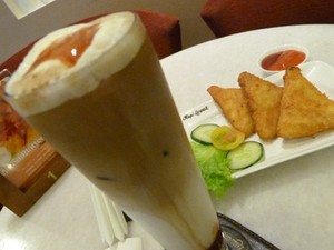 Nyore Asyik Ditemani Segelas Caramel Truffle