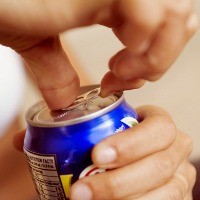 Sekaleng Soda Bisa Bikin Remaja Jadi Pemarah