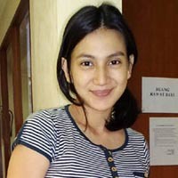 Wanda Hamidah Periksa Plafon SDN Utankayu Utara yang Ambruk