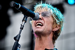 Duff McKagan Tak Tutup Kemungkinan Reuni Personel Asli Guns n Roses