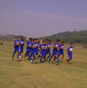 Latihan Nomaden, Pelatih Persib Pasrah
