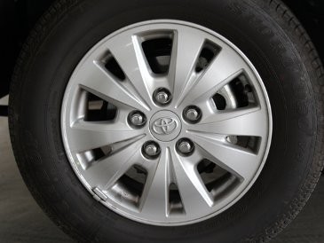 Kijang Innova Lindas Ban Innova