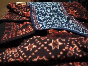 Tenun Lio: Membuatnya Setahun, Dijualnya Sejuta