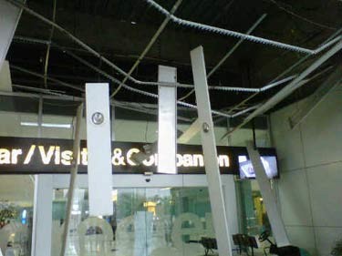 Lokasi Plafon Ambrol di Terminal III Dipasang Tali Pengaman